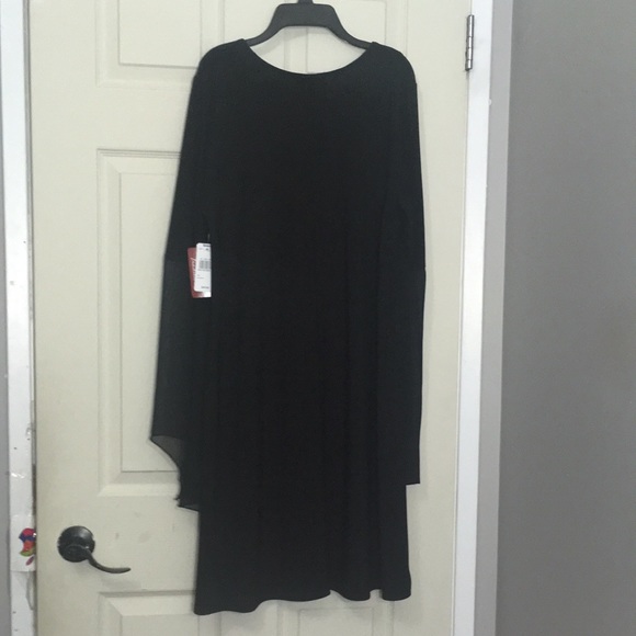 Women’s size Large mid length black dress with long bell sleeves and V neck - Picture 7 of 7